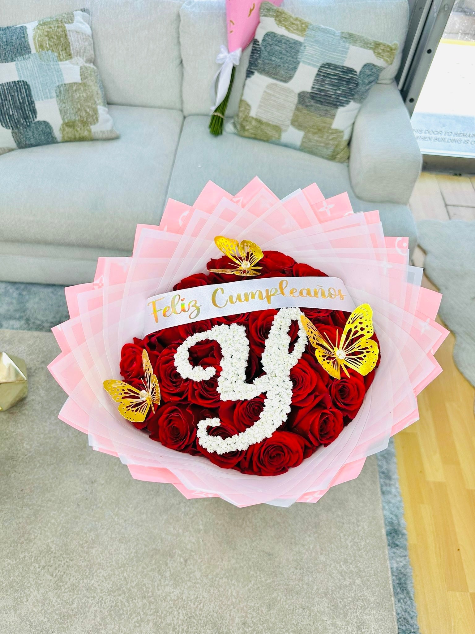 25 Roses + Baby breath lettering