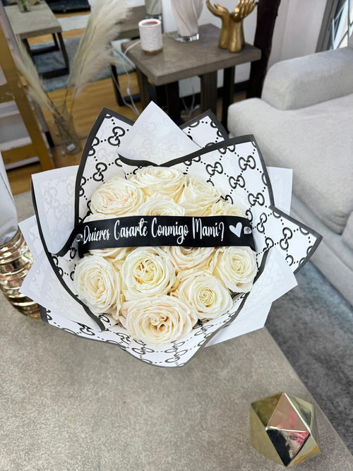 12 White Roses