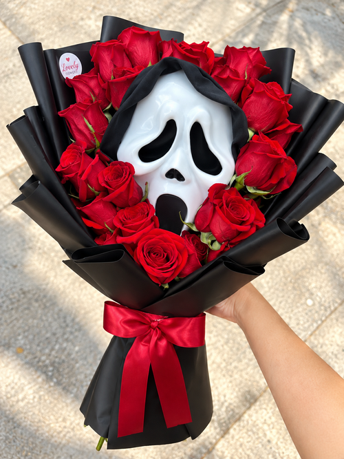 12 Roses + Scream Mask Bouquet