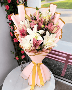 20 Lilies White & PInk bouquet