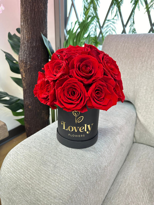 Round Small Box with Everlasting Roses