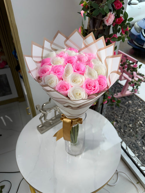 25 White and Red Everlasting Roses