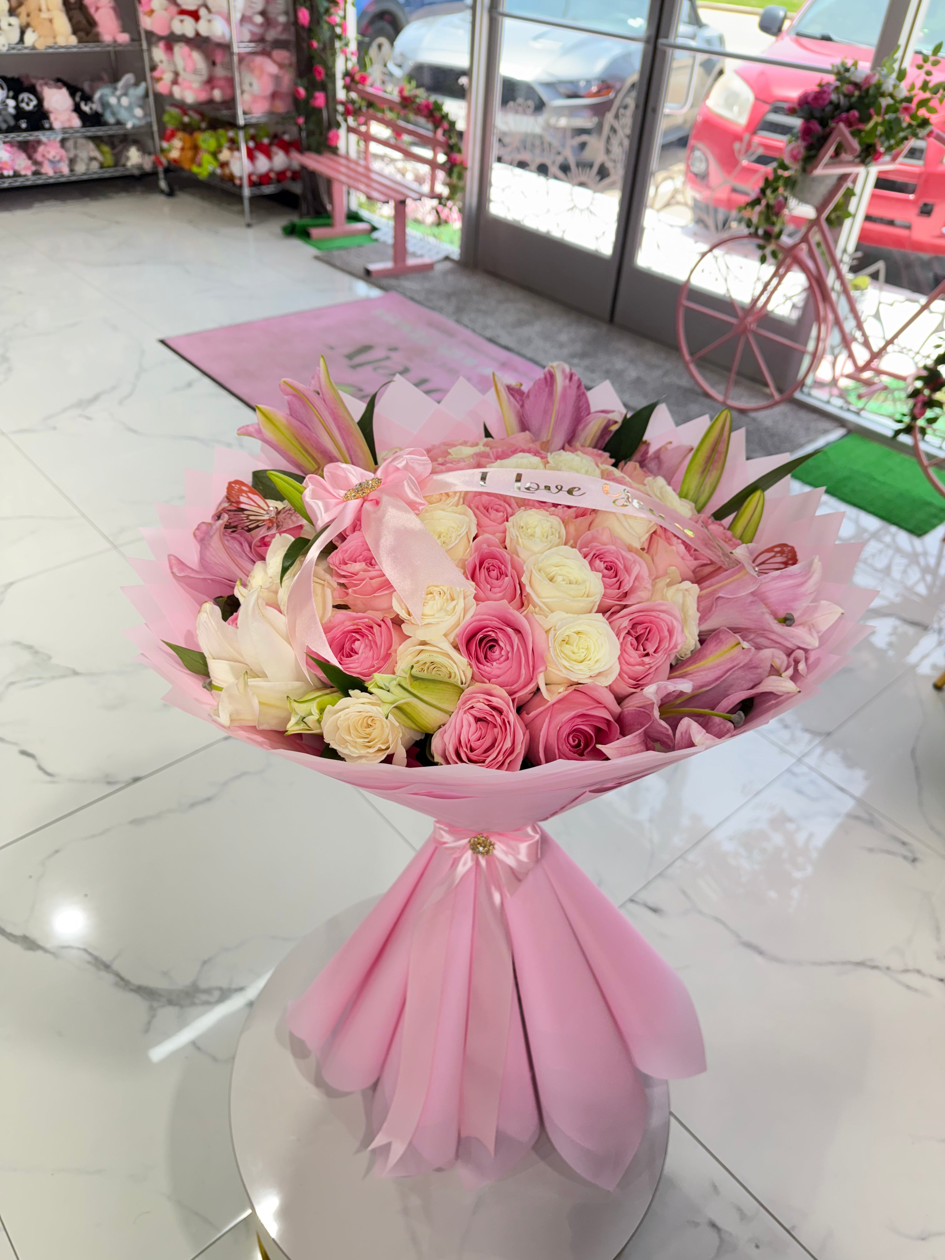 50 White and Pink Roses + Lilies