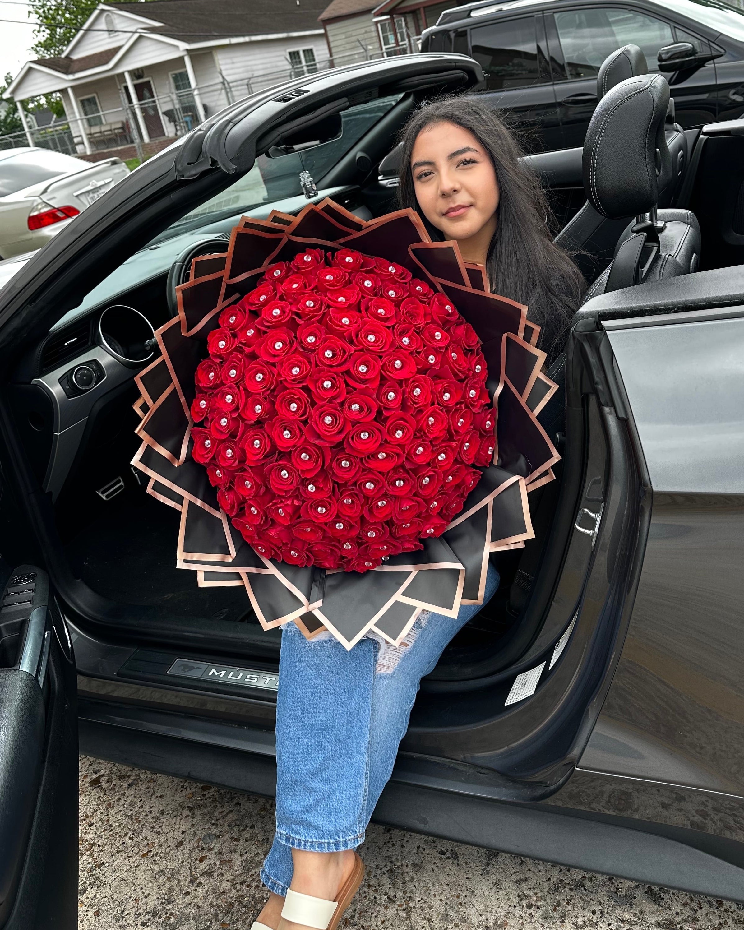 100 Red Roses Black Paper Pink Rim