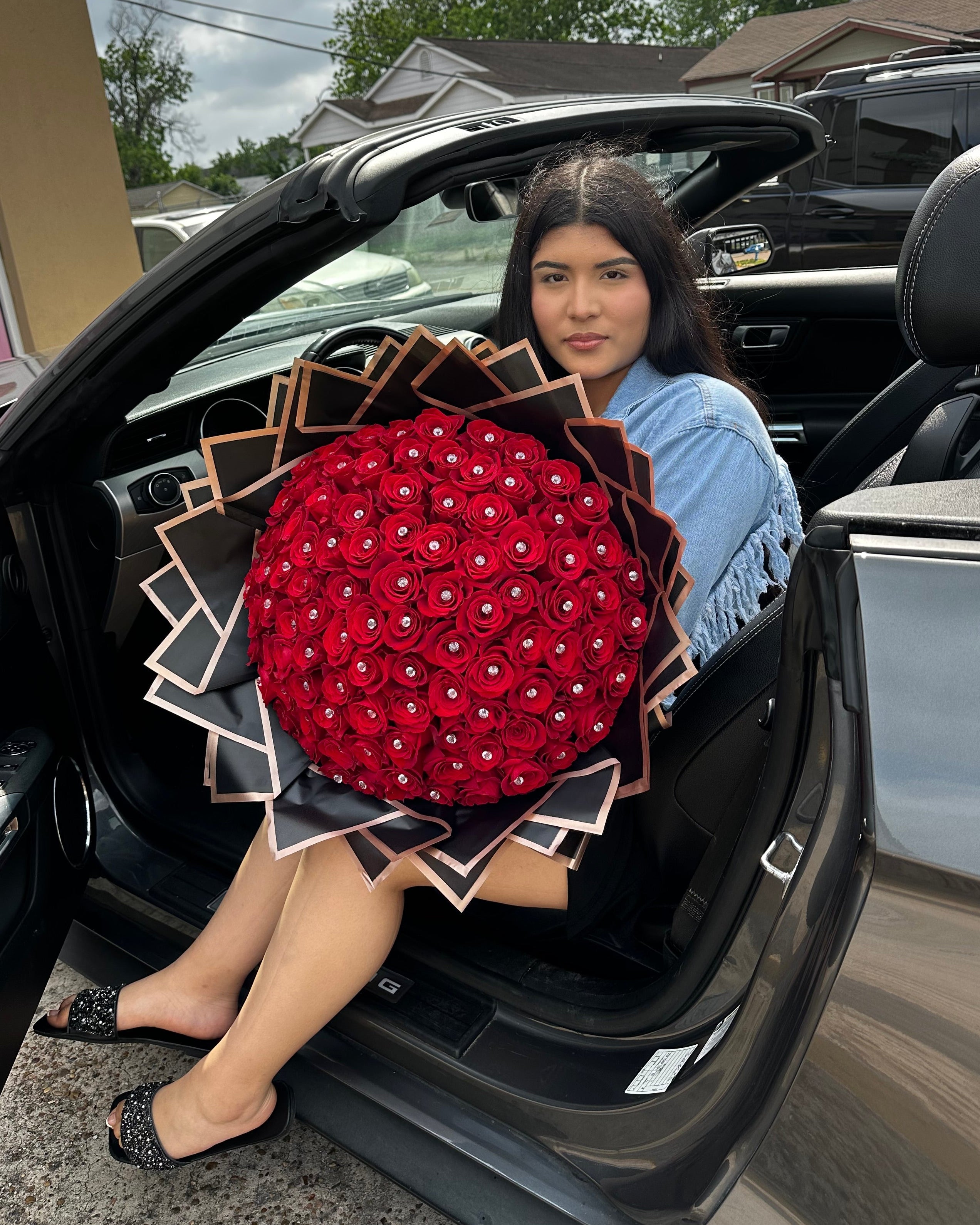 100 Red Roses Black Paper Pink Rim