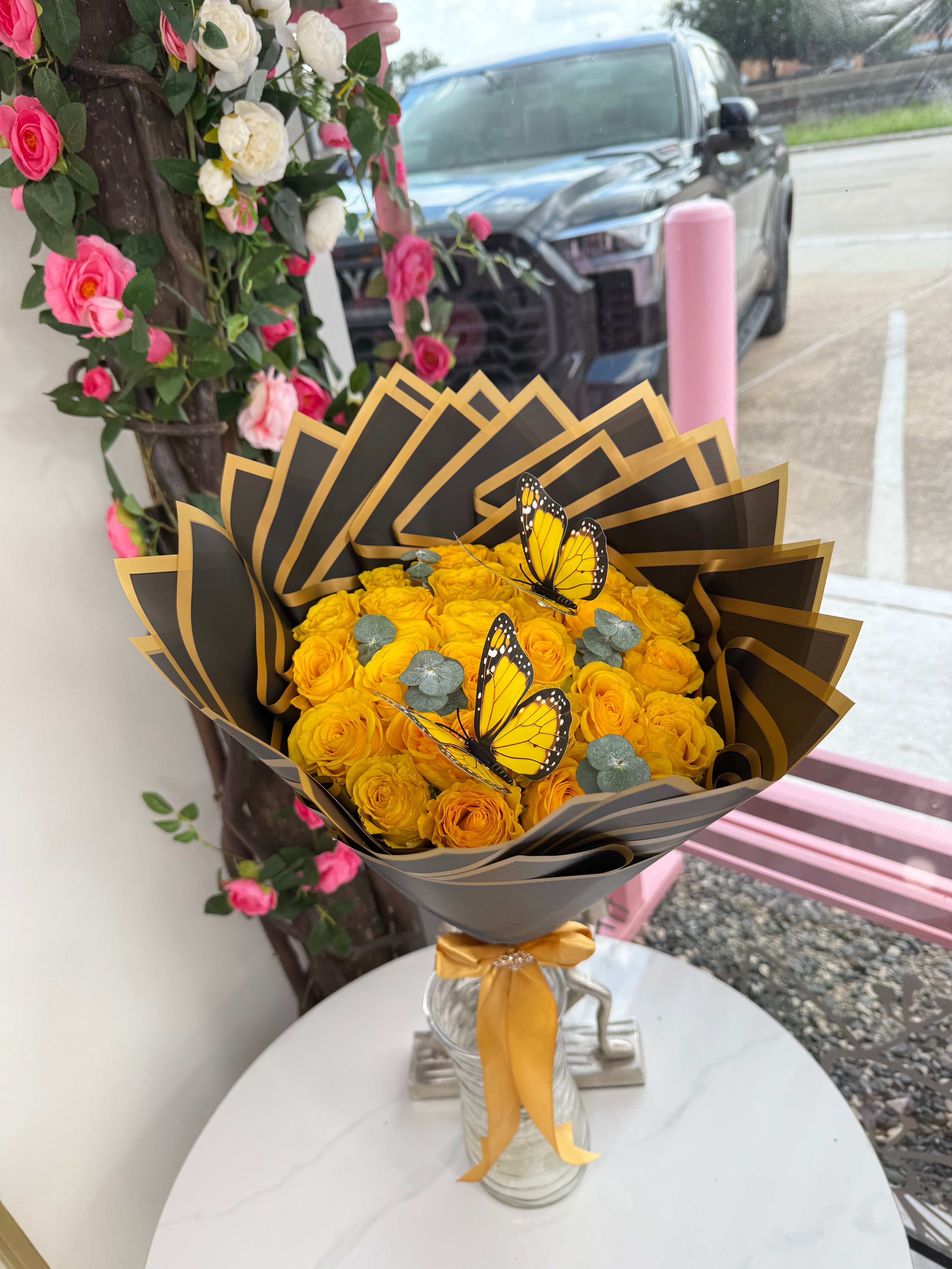 25 Yellow Roses + Butterflies + Eucaliptus