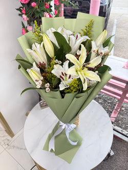 10 White Lilies