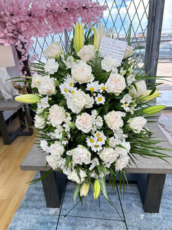 White Standing Spray with daisys