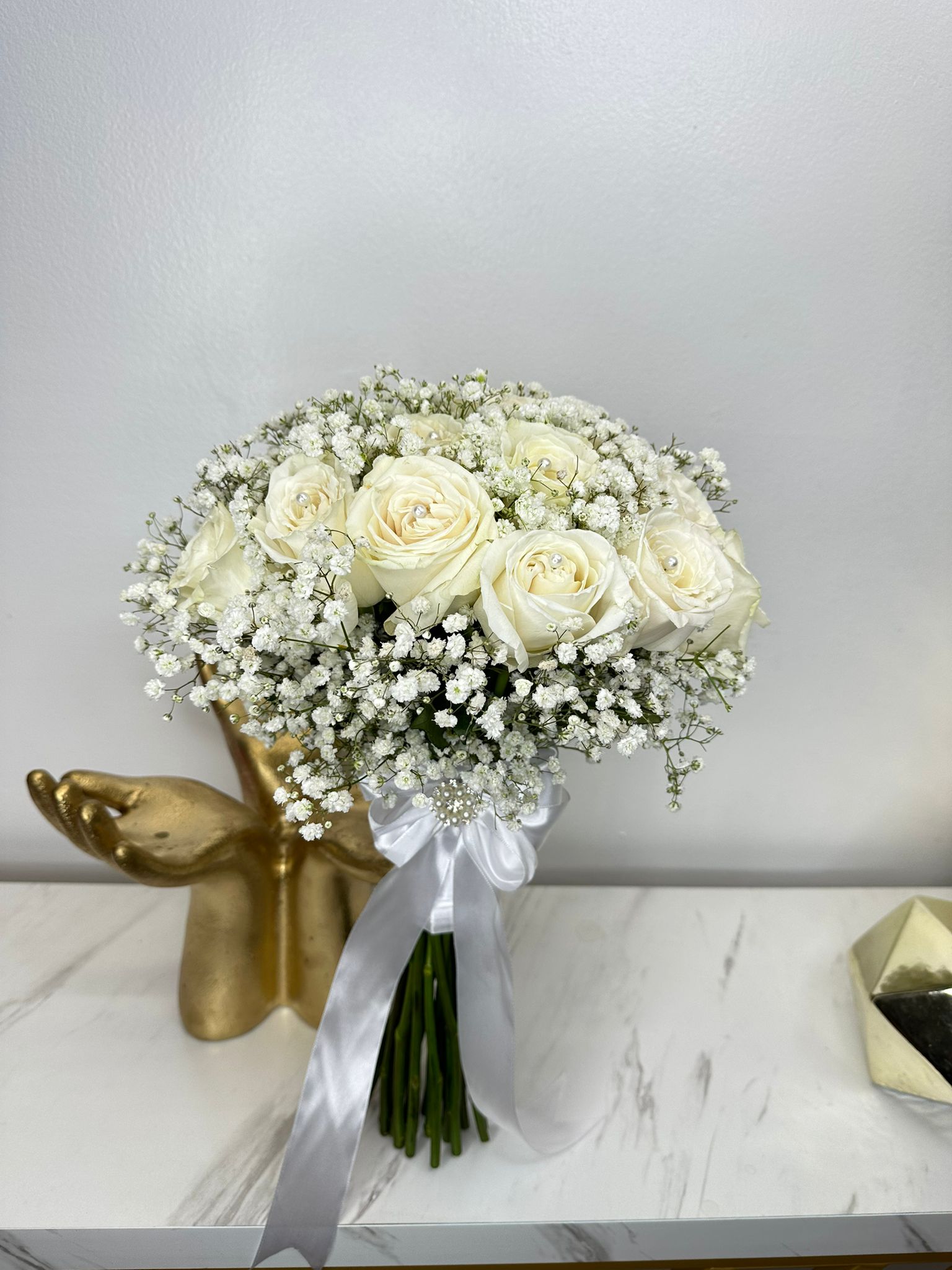 12 Bridal or Quinceanera Roses