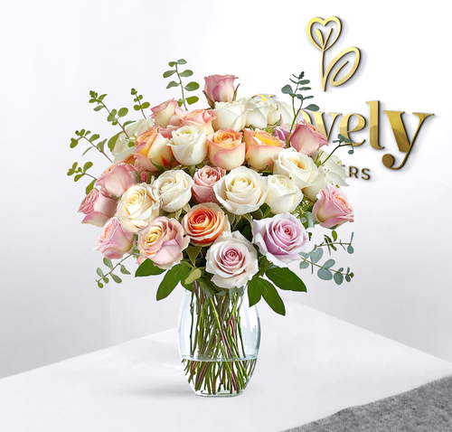 Luxury Pastel Rose Bouquet in Glass Vase