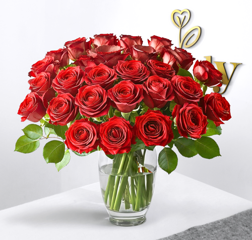 Luxury Red Rose Bouquet in Glass Vase