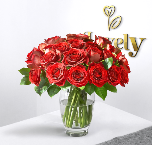 Luxury Red Rose Bouquet in Glass Vase