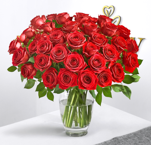 Luxury Red Rose Bouquet in Glass Vase